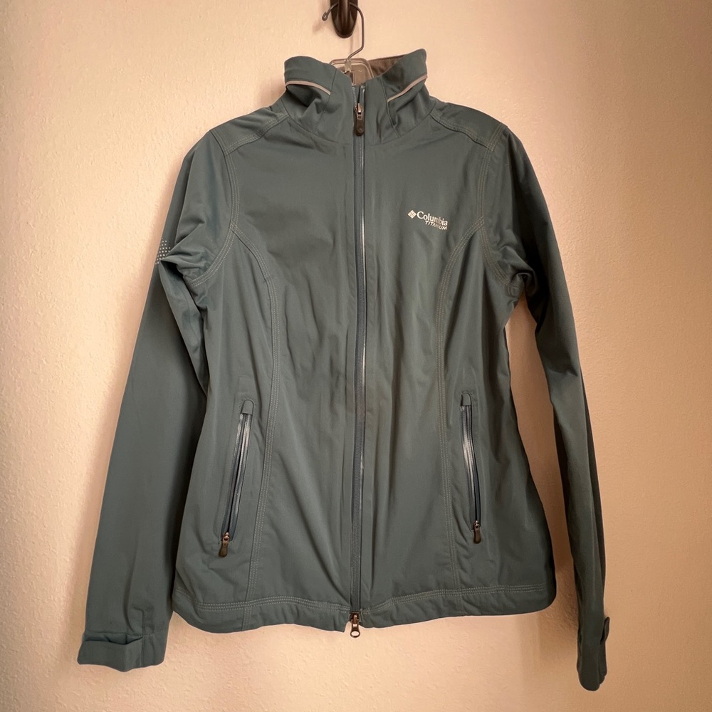 Columbia Women's Blue-Grey Wind Jacket